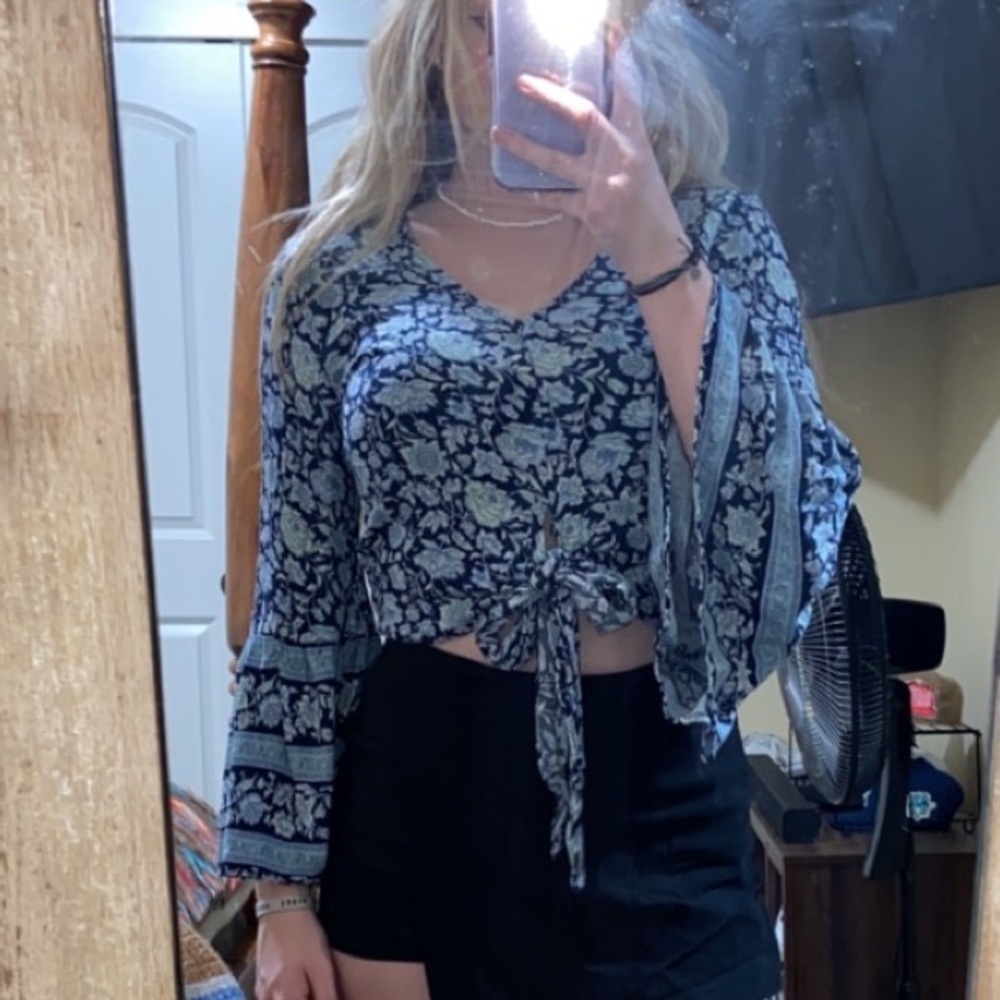 American eagle bell sleeve blouse